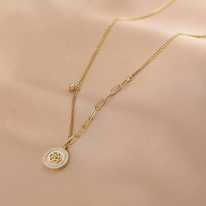 

Elegant Flower Pendant White Shell Camellia Flower Short Necklace For Woman Fashion Golden Chain Girl's Unusual Neck Chain