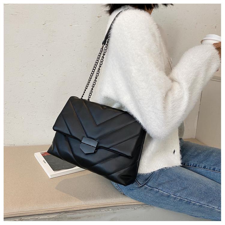 

Fashion Bags for Women with Metal Chain Women's Luxury Leather Shoulder Bag Large Capacity Designer Crossbody Bags Women Purses, Black