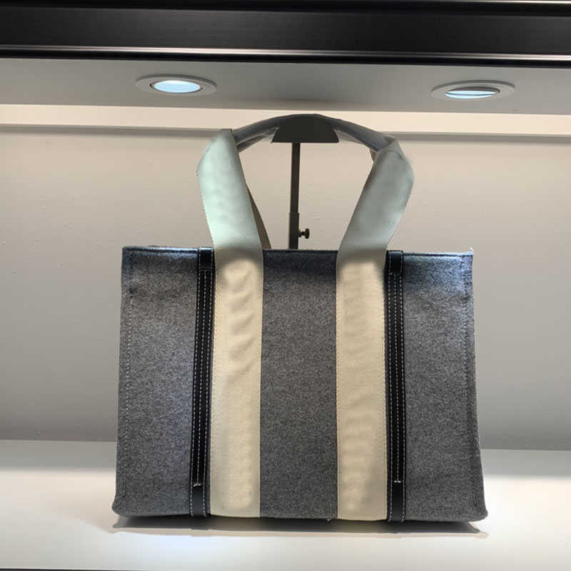 

CLASSIC FLOWER Classic Canvas Shopping Bag Large Women Tote Shoulder Handbag High Quality Travelling Nags Ribbon Decoration