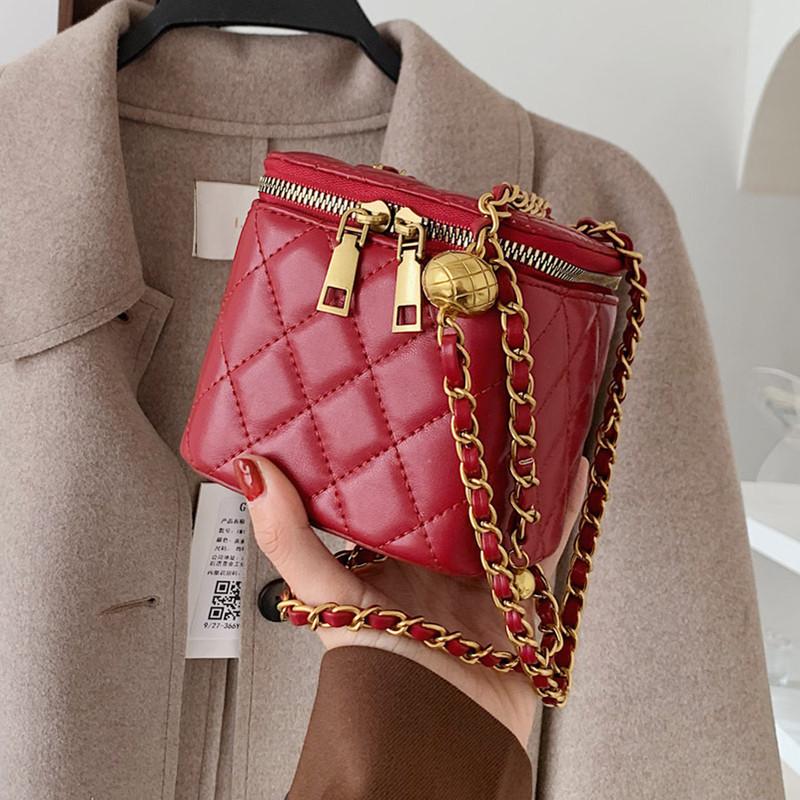 

Women Spring New Rhombus Shoulder Bag INS Fashion Box Design Crossbody Bag Ladies Metal Leather Shoulder Strap Mini Bags, Black