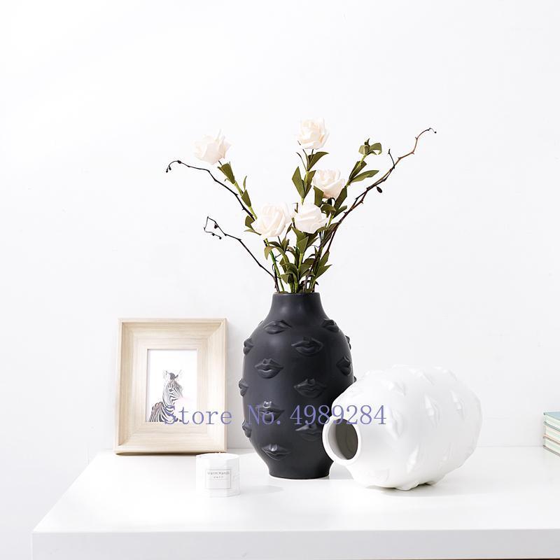 

Nordic ceramics Creative geometric Lips Flower vase Hydroponics Flower arrangement Modern home decoration accessories1