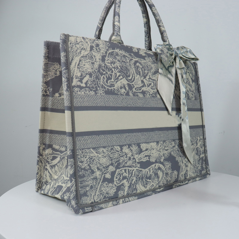 

Wholesale Top Quality Designer Bags Fashion Book Tote Woman Canvas Embroidery Designers Handbags Shopping Shoulder Bag lady Cowboy Blue handbag Wallets 2 size, #17 dust bag