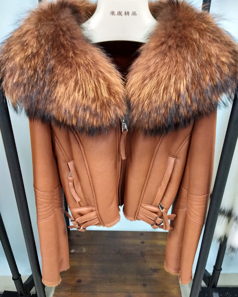 

100% Natural Real Wool Fur Coat Women Winter Short Parka Oversized Raccoon Fur Collar Genuine Sheepskin Overcoat Female Jacket 201029, Army green