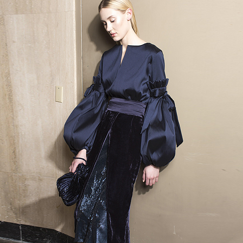 

Xf 1123-10 q 2021 Retro Spring Fashion Runway Designer Ol Set V-neck Bow Puff Upper Sleeve + Velvet Half Skirt 2 Joint Cn2i, Navy blue.