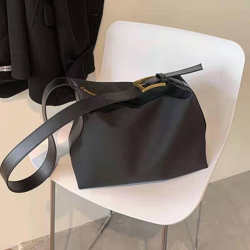 

New Women's Bags Soft Leather Underarm Bag Simple Shoulder Bag Casual Light Cross Body Luxury Handbags Women Bags Designer, Black