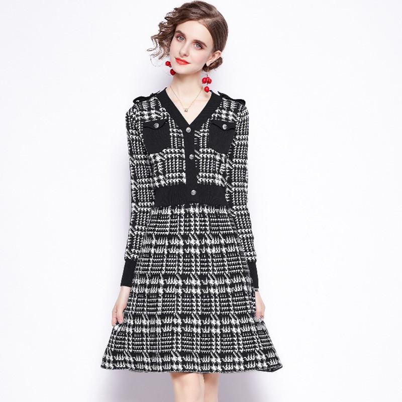 

Fall 2020 new French style celebrity knitted Plaid waist waist show thin temperament dress long sleeve dress, Black