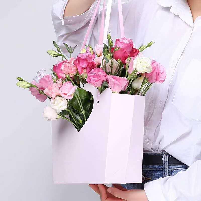 

5pcs Flower Paper Box Gift Packaging Candy Bag Thick Waterproof Kraft Handbags Hollow Out Heart-shaped Wedding Bouquet Pochette