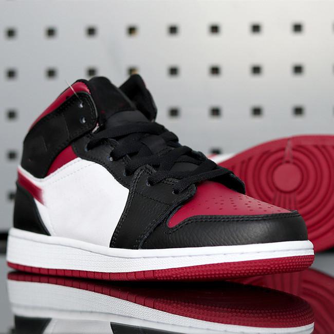

Jumpman 1 Mid Bred Toe (GS) BLACK NOBLE RED WHITE golf shoes tennis shoes mens designer trainers Schoenen free shipping shoes, Black red white