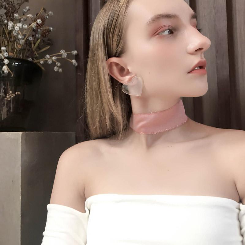

New Vintage Clear Acrylic Heart Stud Earrings For Women Korean Red Shaped Earrings 2020 Femme Bijoux Christmas