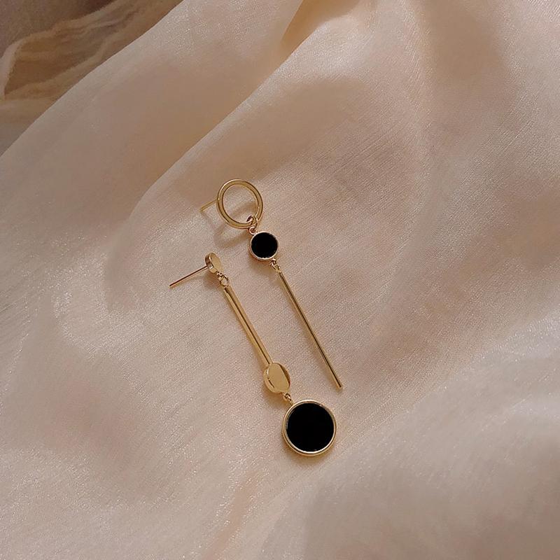 

Trendy Elegant Asymmetric Korean Style Popular Design Long Earrings Hollow Circle Metal Ball boucles pendantes Women Party