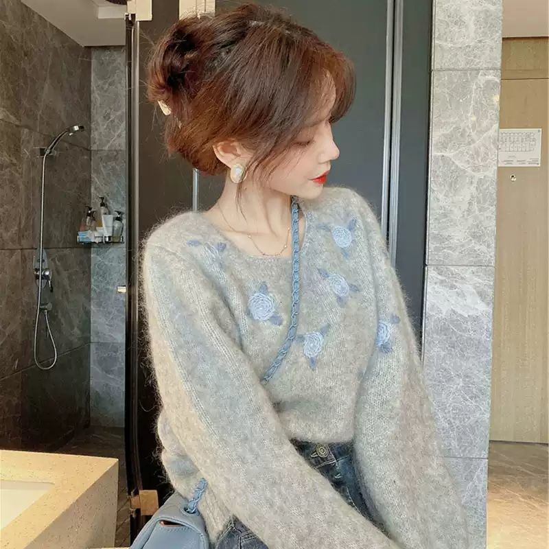 

2021 High quality Autumn Winter Embroidered Women's Version Lazyly Crocheted Top Wear J8I4, Gray.