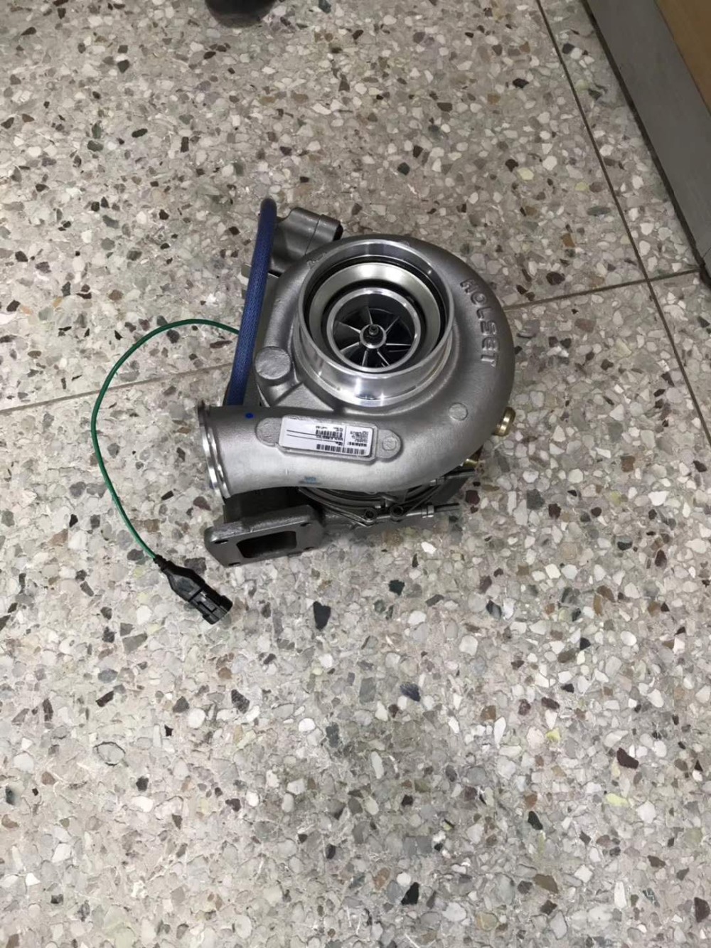 

HY55V Turbocharger 4046945 4043267 4043324 4043325 504252144 Turbo For IVECO CURSOR 13 10 Truck Bus F3AE F3B 12.9L 10.3L 336kw