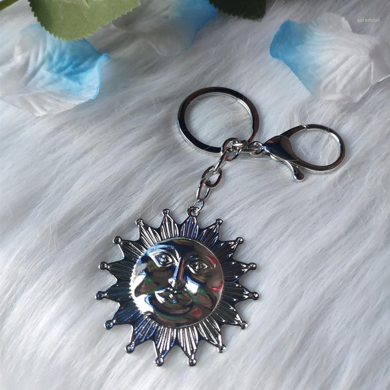 

big silver colour sun key chain happy Celestial jewelry summer sunshine fashion beautiful women friend gift Exaggerated key ring1