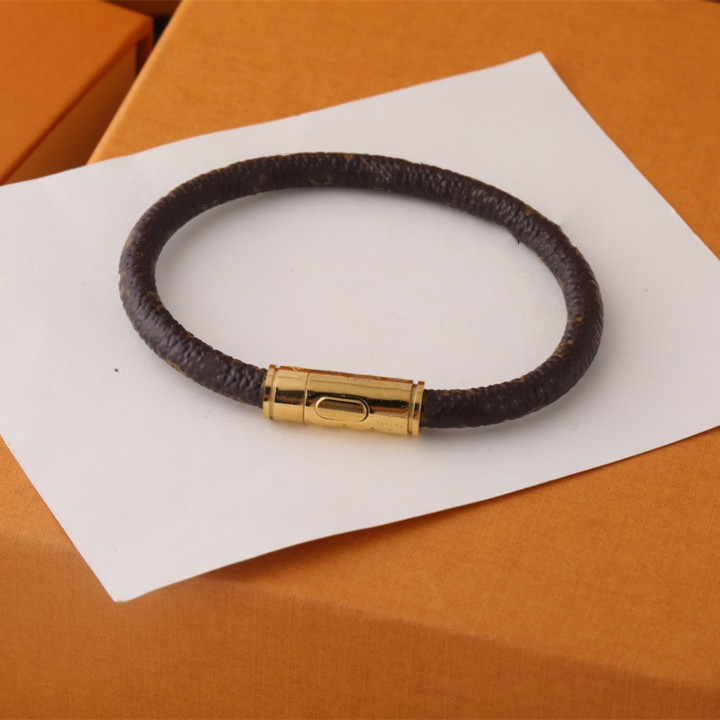 

Four Titanium Steel Leather Bracelet Couple Bracelets Fashion Trend Letter Bracelets High Quality Gold Plated Bracelets Jewelry Supply
