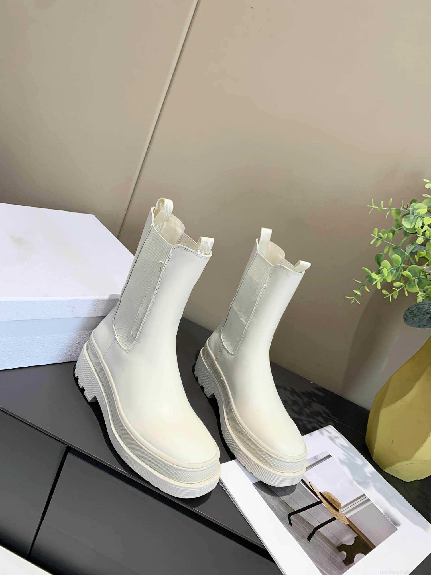 

Women Designer Trial Ankle Boots Black White Lady Fashion Martin Boot Outdoor Winter Leather Flat Platform Sneakers Size Eur35-41, Don't buy it