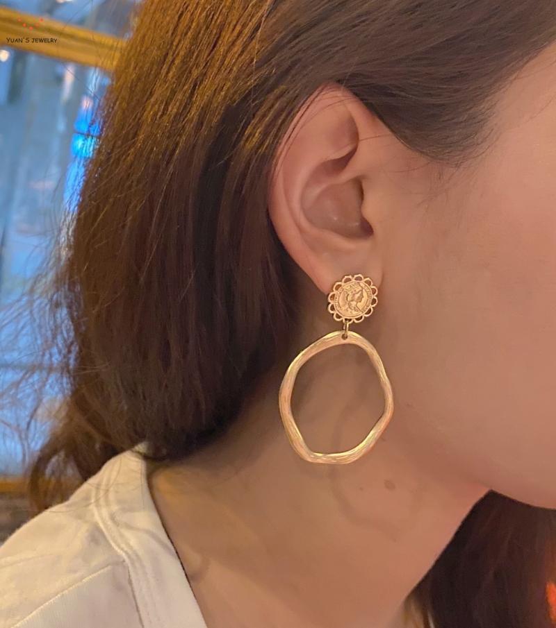 

Matte metal human head irregular Earrings simple hip hop Earrings spring summer female jewelry