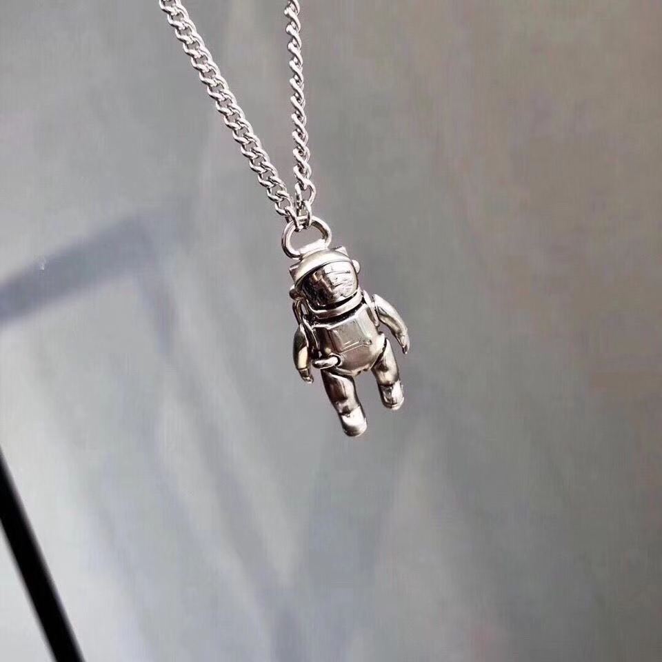 

The Astronaut stainless steel silver necklace is a must-have for an engagement