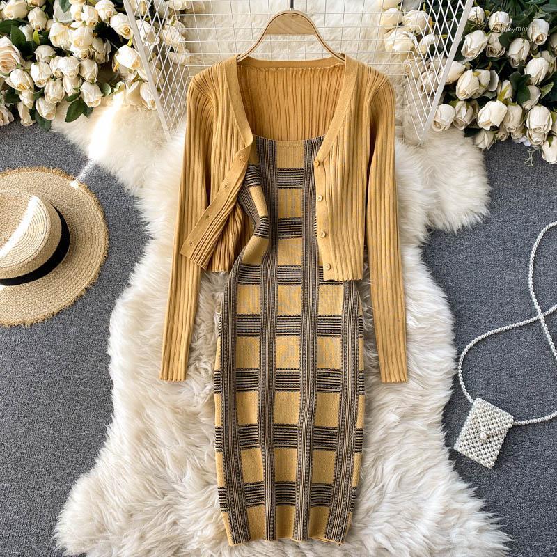 

2020 Autumn and Winter New Long-sleeved Knitted Cardigan + Checkered Hip Sling Dress Suit UK3301, Black