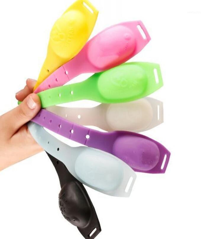 

10pcs HAND DISPENSER ADJUSTABLE WRISTBAND Gel With Whole Sanitizing vclean Adjustable Silicone Wristbands Bracele1