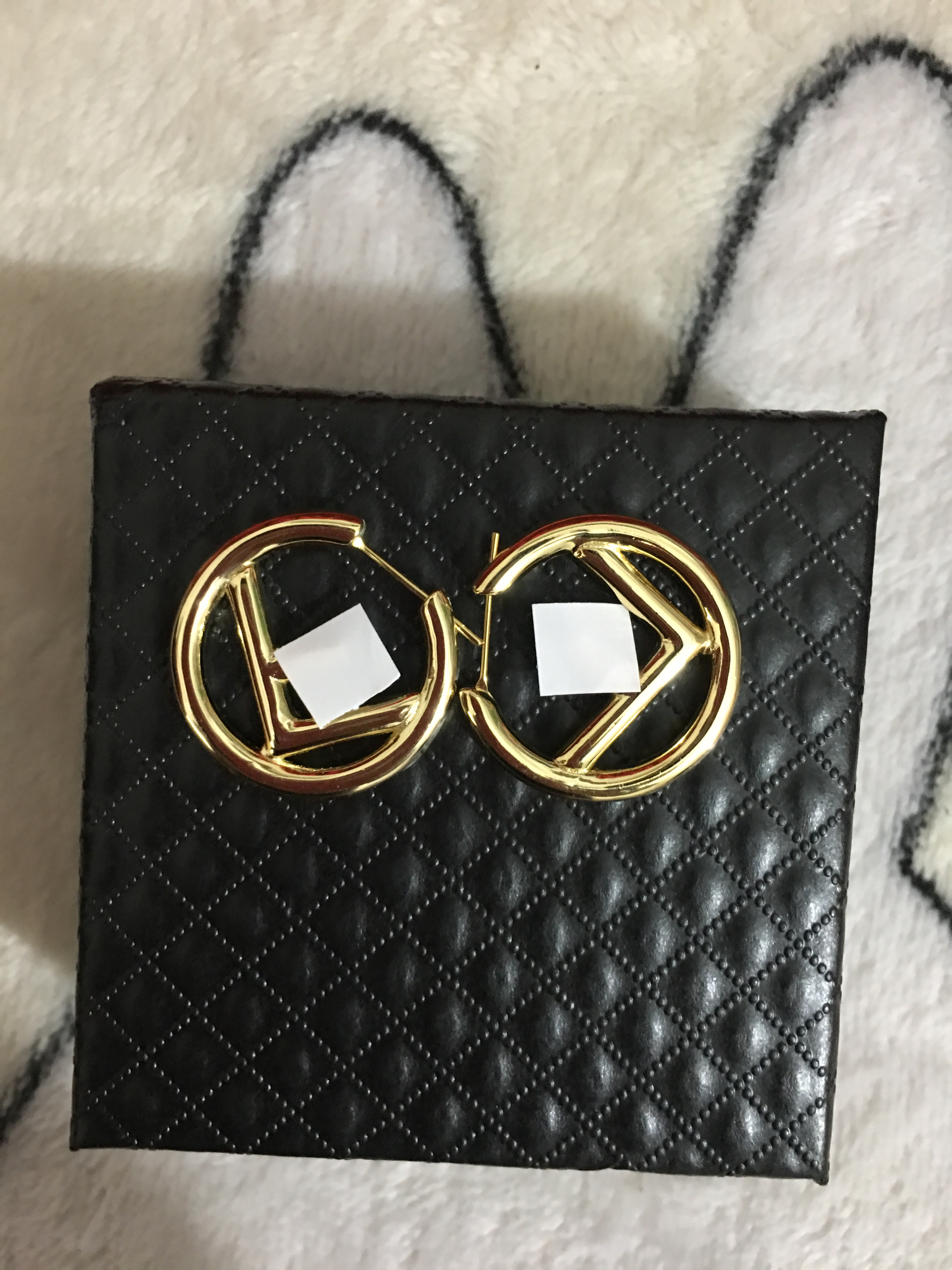 

2022 European and American letters Stud fashionable temperament all-match earrings women high quality fast delivery