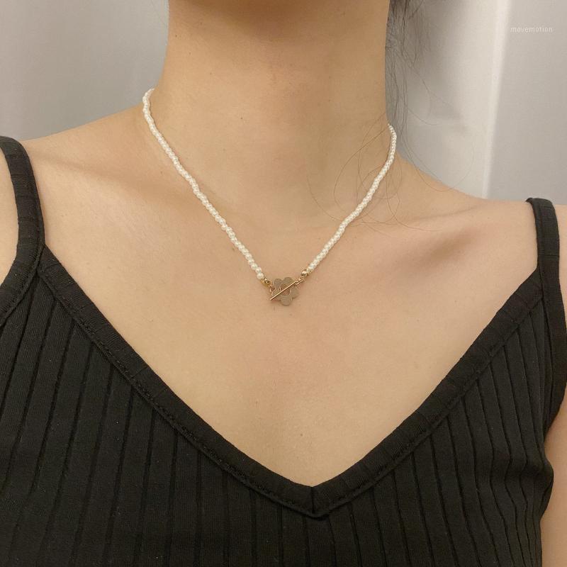 

Cute Gold Color Flake Chains Pearl Necklaces Geometric Flower Pendants Necklaces For Women Beads Choker Bijoux 2020 New Fashion1