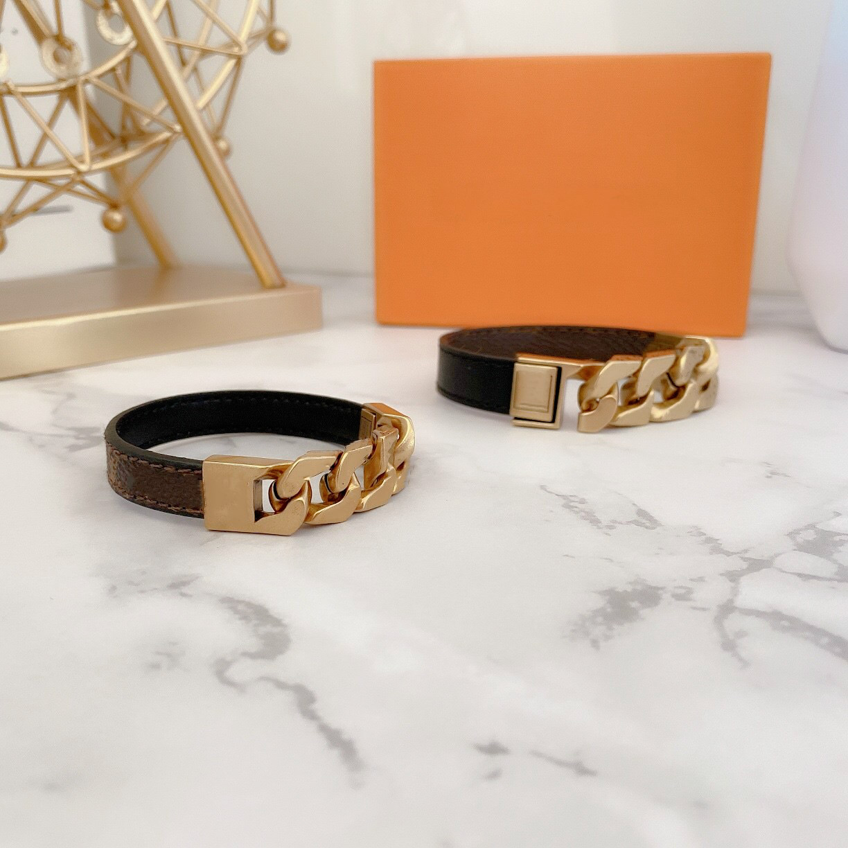 

Hot Sale 316L Stainless Steel Jewelry Love Lock V Bracelets Bangles Pulseiras Leather Bracelets for Women/Men Jewelry