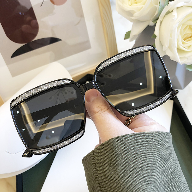 

Retro Luxury Polarized sunglasses Women Shiny Frame Glasses Lady Thin Face Oversized Sun Glasses For female Shades