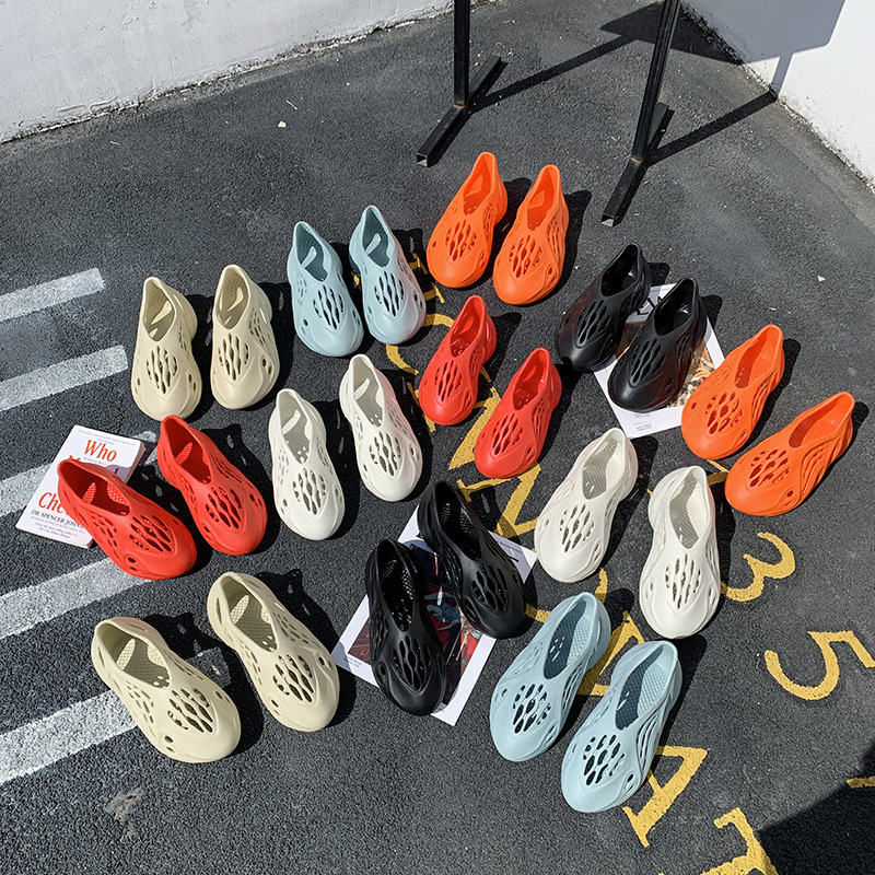 

New Kanye Resin Bone Desert Sand Earth Brown Mens Sandals Fashion Slipper Foam Runner Triple Black White Red Men Women Designer Shoes T