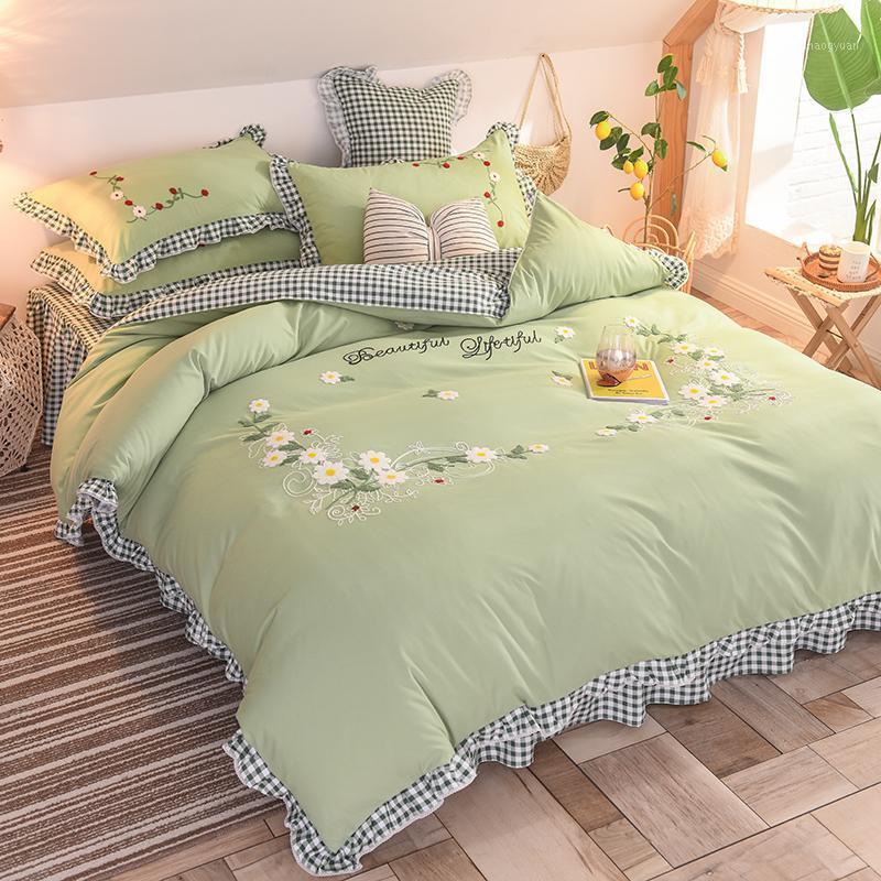 

Modern Style Thicken Warm Embroidery Duvet Cover Bed Skirt Pillowcase AB Side Flowers Green White Grey Pink Plaid1