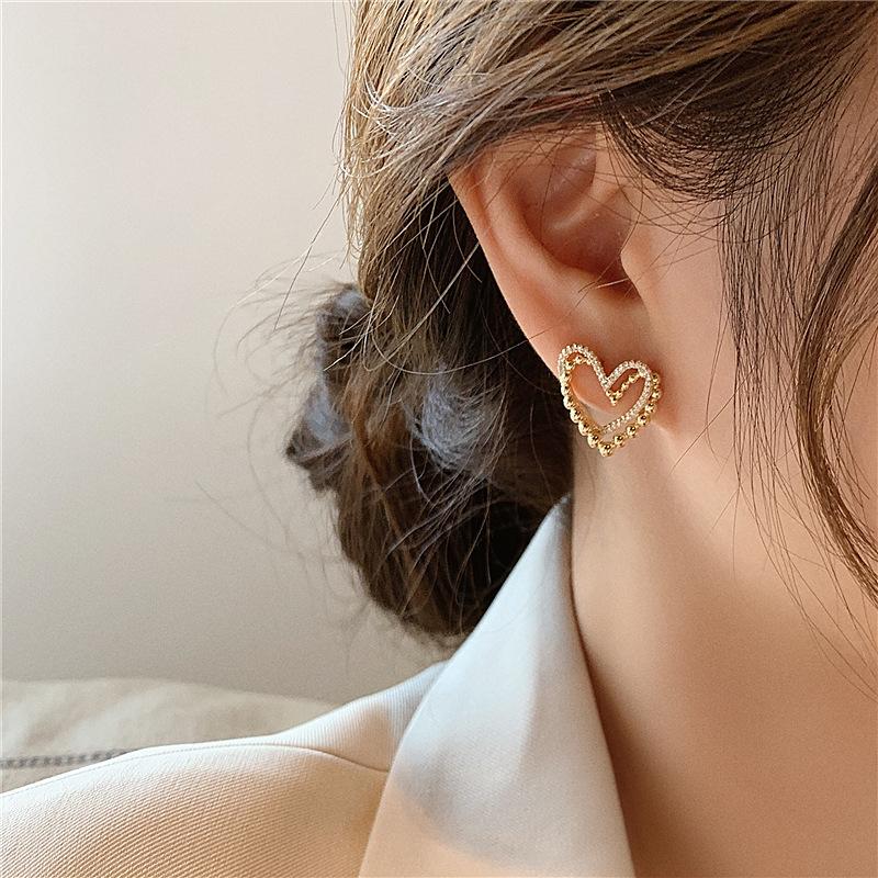 

Stud Zeojrlly Heart Metal Women Trendy Earrings Love Simple Small Female Korean Fashion Elegant Jewelry