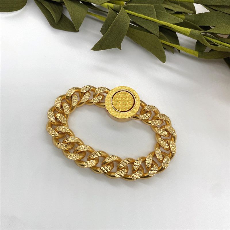 

Vintage Baroque Metal Chain Bracelets Letter Pattern Steel Seal Bracelet Couple Designer Jewelry