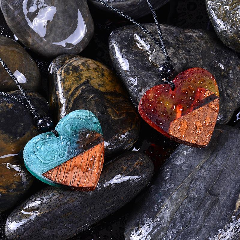 

Fashion Vintage Heart-shaped Resin Wood Necklace Handmade Long Rope Wooden Pendant Necklace Jewelry for Men Women Christmas gift