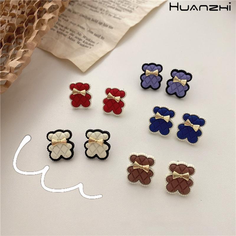 

HUANZHI 2020 New Winter Korean Sweet Cute Colorful Cartoon Bear Lattice Minimalist Stud Earring for Women Girls Jewelry Gifts