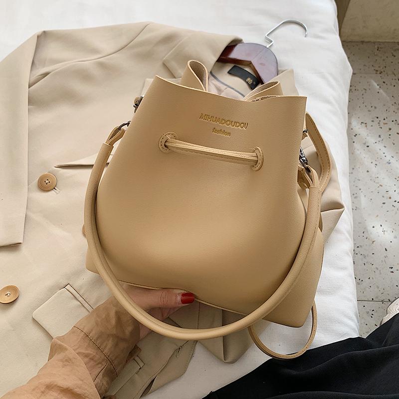 

2021 Designer Large Capacity PU Leather Shoulder Bags for Women 2021 Trend Handbags Travel Trending Bucket bag, Black