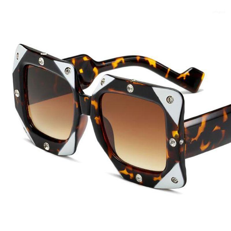

Sunglasses Trendy Oversized Women Plastic Thick Vintage Square Sun Glasses Men Luxury Designer Rhinestones Shades Glasses1