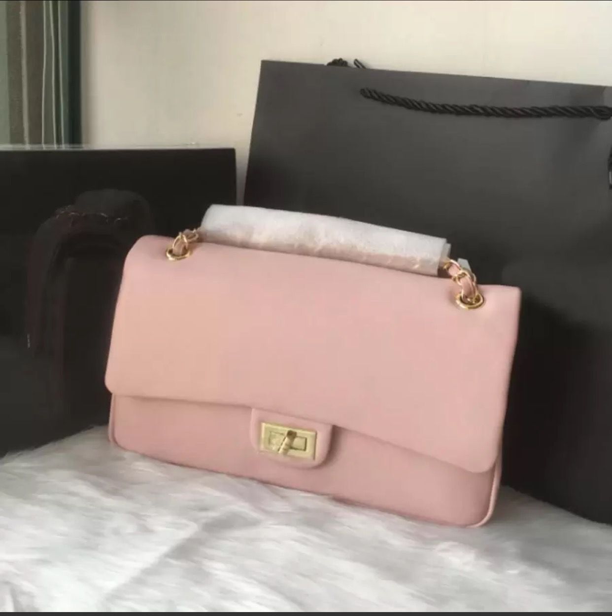 

Top women's Luxurys Designers Bag lady's Handbag, 2021 Fashion Handbags high-end brand high-quality Gold chain Messenger bags,Pure cow leather collocation nylon., Pink