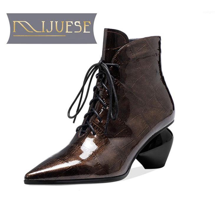 

MLJUESE 2021 women Ankle boots Microfiber Winter short plush Pointed Toe Zipper Slub pattern High heels female boots size 421, Brown