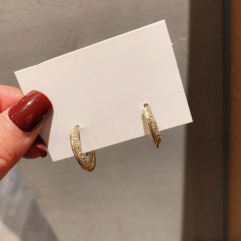 

Dominated 2020 new Korean temperament Women earrings Metal Geometric circular fine crystal Drop earrings Classic fashion Jewelry