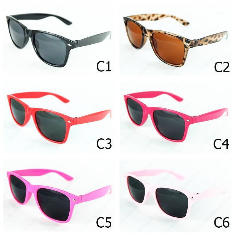 

Fashion Sunglasses Women Men Sale Bulk Wholesale Sun Glasses for Woman Pink Red Classic Colorful Frame Square Gift Party Eyewear1