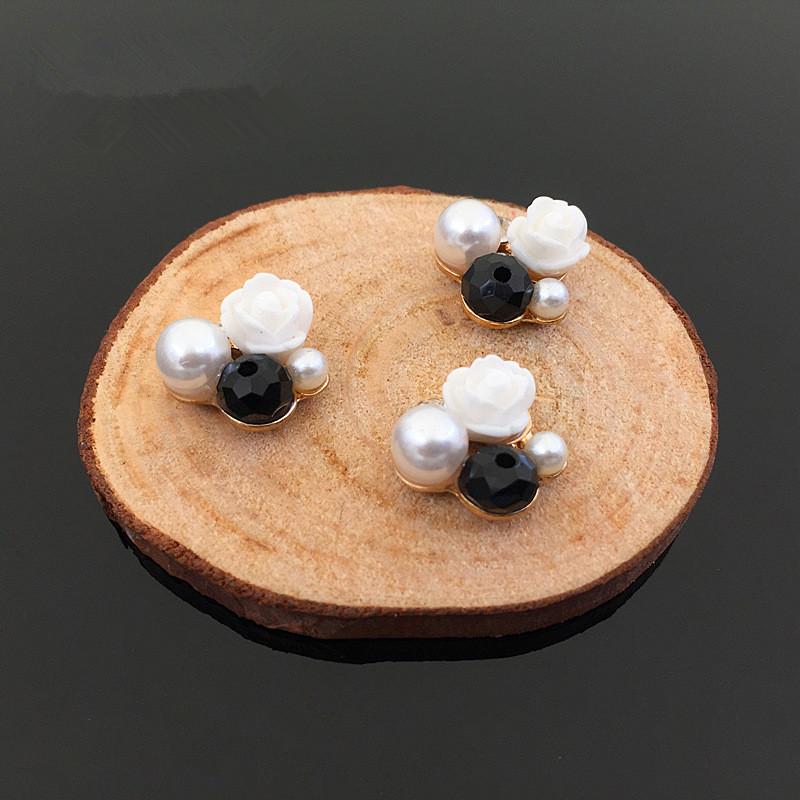 

Free Shipping 20PCs 50PCs Resin Flower Pearl Decorated Alloy Button Patch Stickers Floral Metal Ornament Accessories Buttons