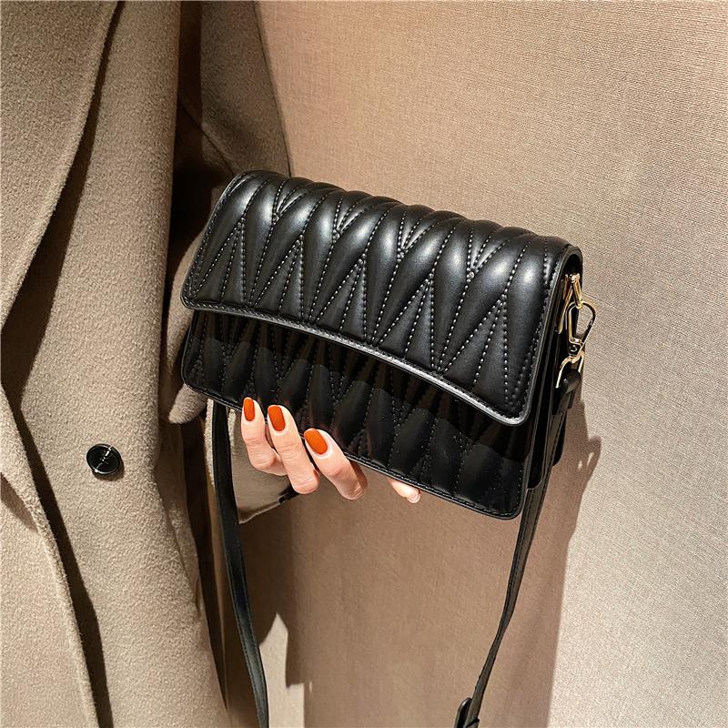 

Popular Fashion Shoulder Bag New Trendy All-match Oblique Bag Female Embroidery Thread This Winter 2021 Small Square Net Red, Black