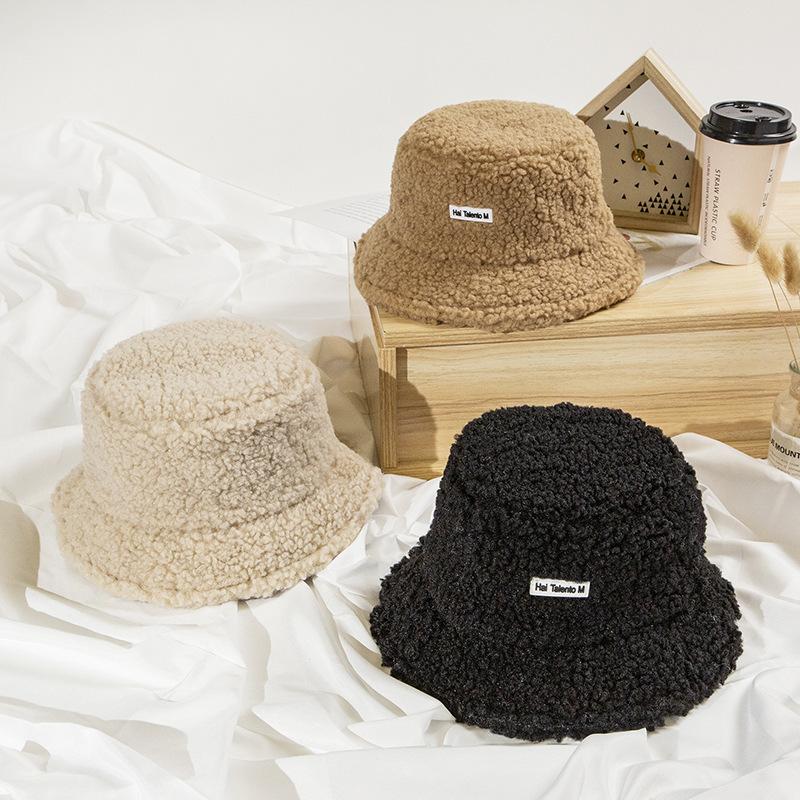 

Micro Korean version of versatile Lamb Fur fisherman's hat for women autumn and winter star same hat for women basin and ear, Lambskin hat camel