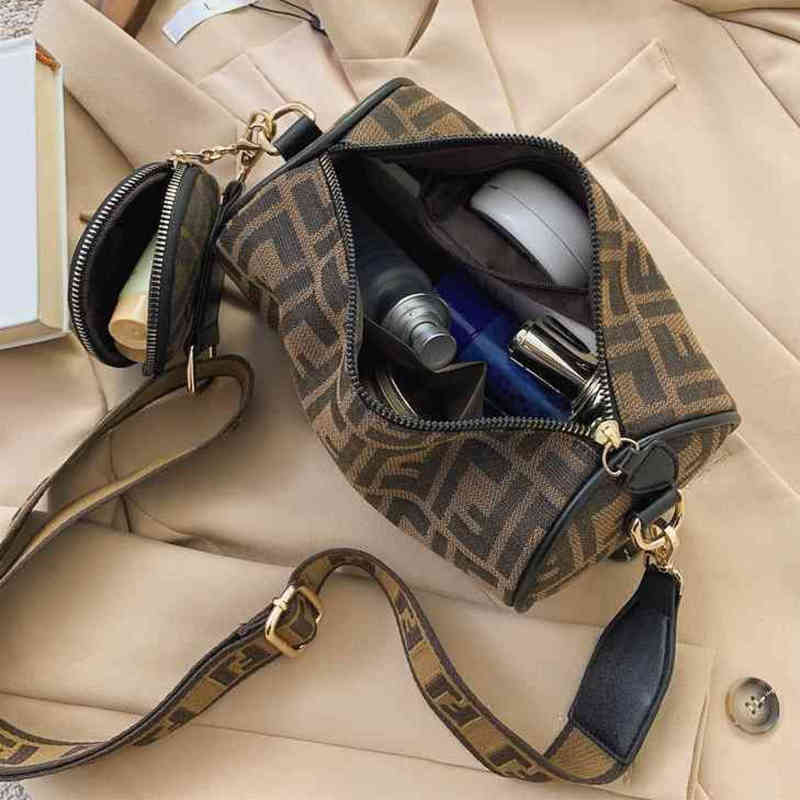 

Premium Purse Wide shoulder belt pillow bag new women's Versatile sling Shoulder Messenger Bag fashion mother Handbags, Main color