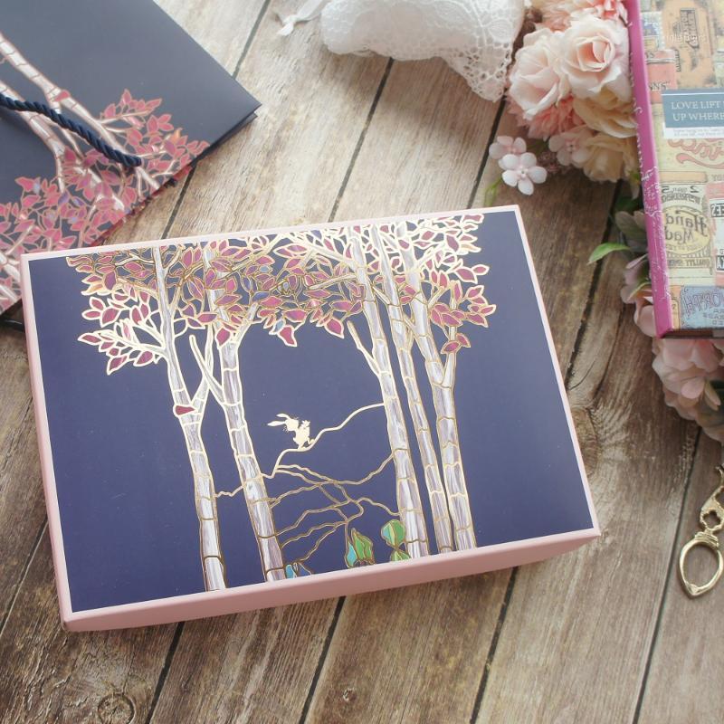 

5pcs Gold Mr Picking Mushrooms Paper Box As Macaron Chocolate Cookie Wedding Holiday Birthday Party Gifts Packaging1