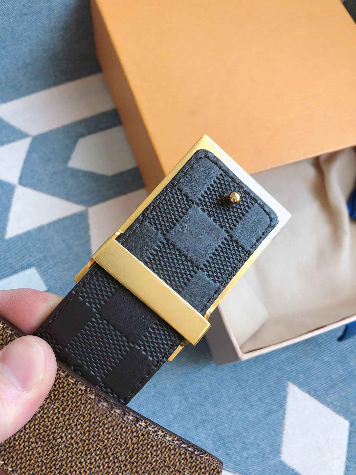 

Top best quality brown black grid genuinle leather men belt with box fashion big reversible buckle men belts men designers belts M9235T, Belt with yellow box