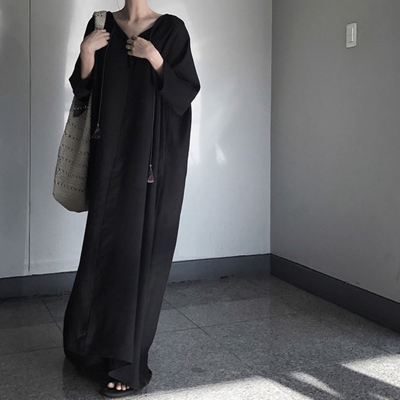 

2021 Female New Korean Chic V-neck Loose Niche Dressed in Long Black Retro Robe Harajuku Long-sleeved Dress Big AM2A