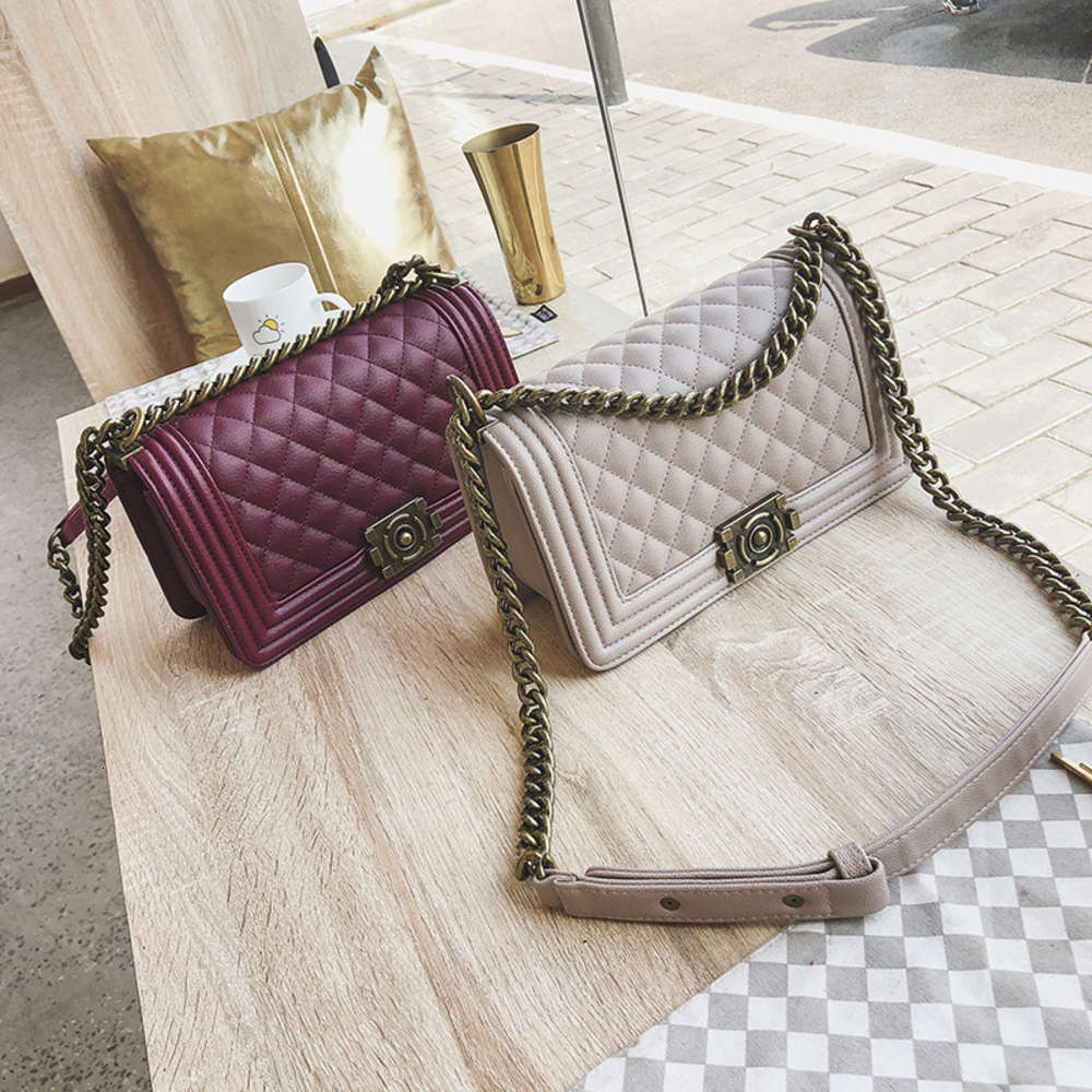 

Luxurys designers Korean 2021 new lock Xiaoxiang fengla Ma Xiaofang female Lingge chain single shoulder slant span bag, Wine