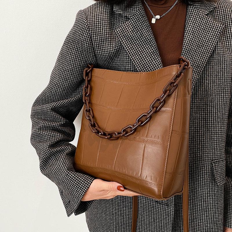 

Luxury Acrylic Chain PU Leather Bucket Bag Crossbody Handbags and Purses 2021 Fashion Lady Small Shoulder Bag, Black