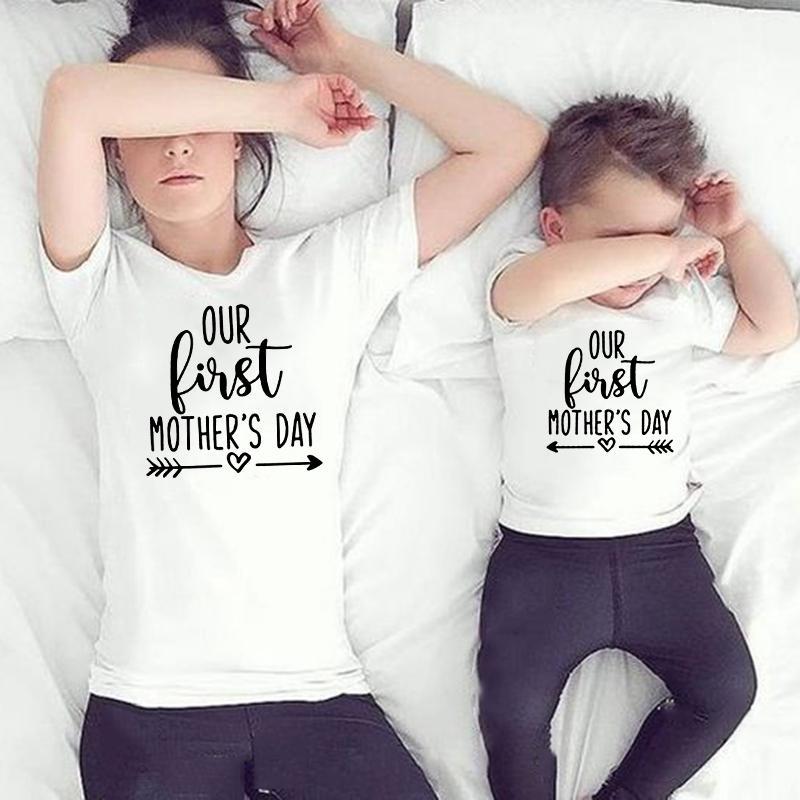 

1pcs Our First Mother's Day Mommy and Me Family Matching Clothes Mom's T Shirt Newboorn Baby Boys Girls Cotton Romper Outfit1, As pic