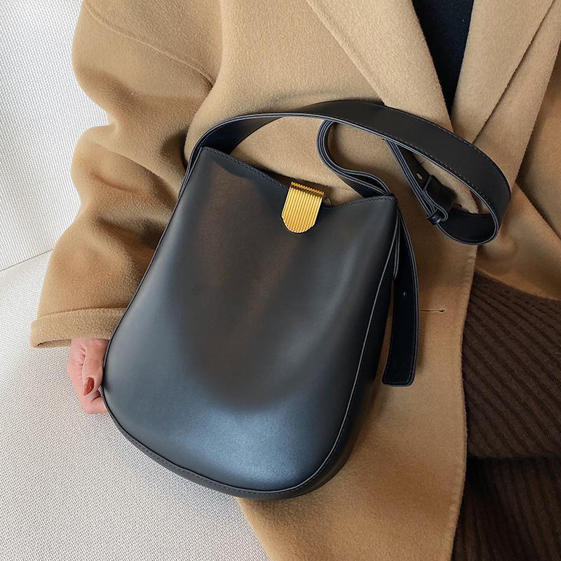 

Ladies Simple Small PU Leather Luxury Bucket Crossbody Handbags and Purses 2021 Winter Women's Designer Shoulder Bag, Black
